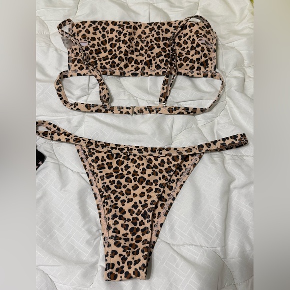 Stylish Leopard Print Swimsuit Set - Picture 5 of 6